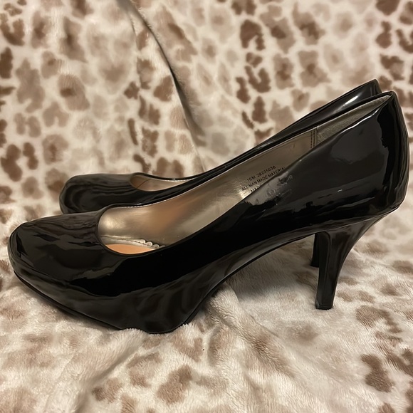 Platform patent leather pumps - Picture 2 of 5